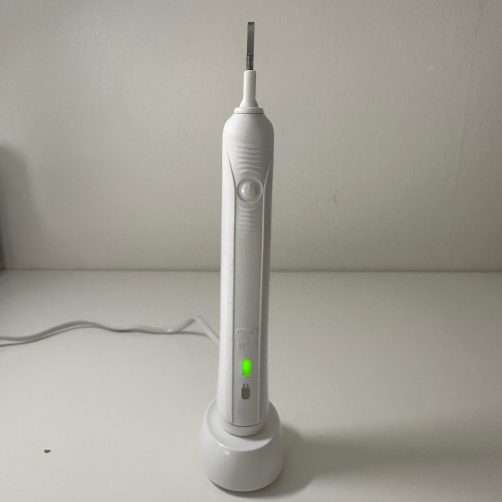 Oral B electrical toothbrush
